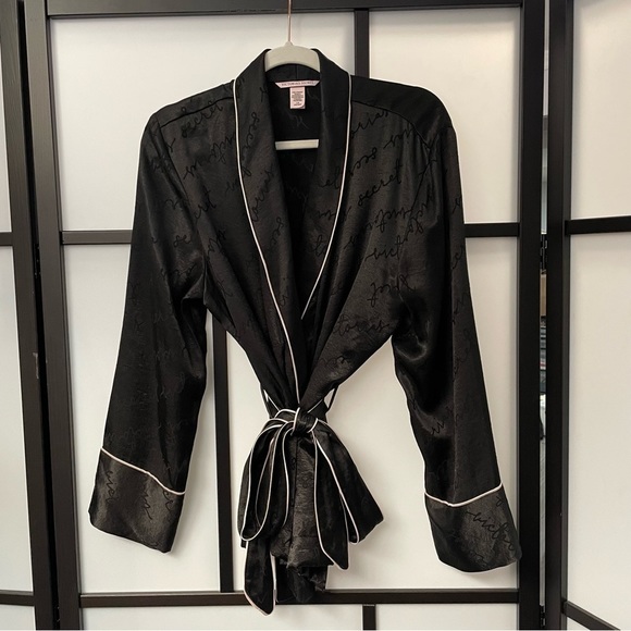 𝅺Victoria Secret Black Satin Robe with Ballet Pink Trim Women’s Lingerie - Picture 4 of 16